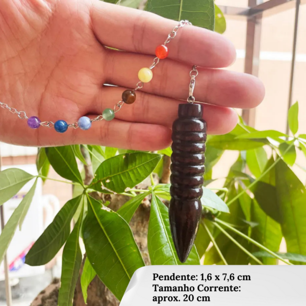 pendulo madeira com pedras dos 7 chakras
